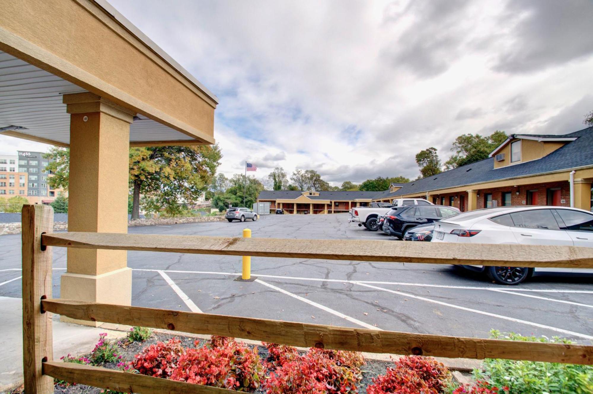 Budget Inn Falls Church Extérieur photo