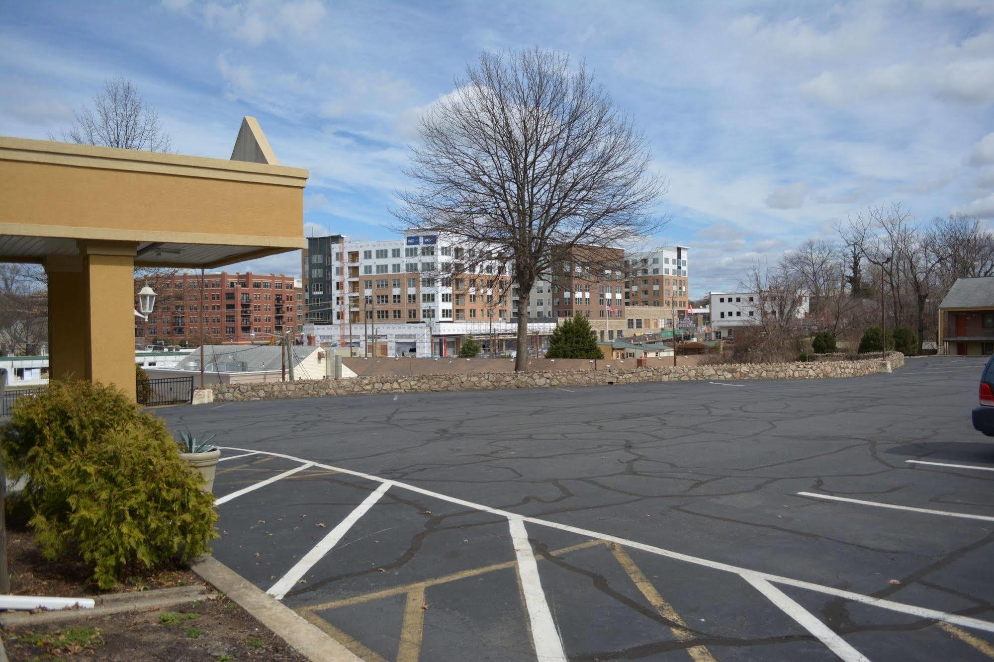 Budget Inn Falls Church Extérieur photo