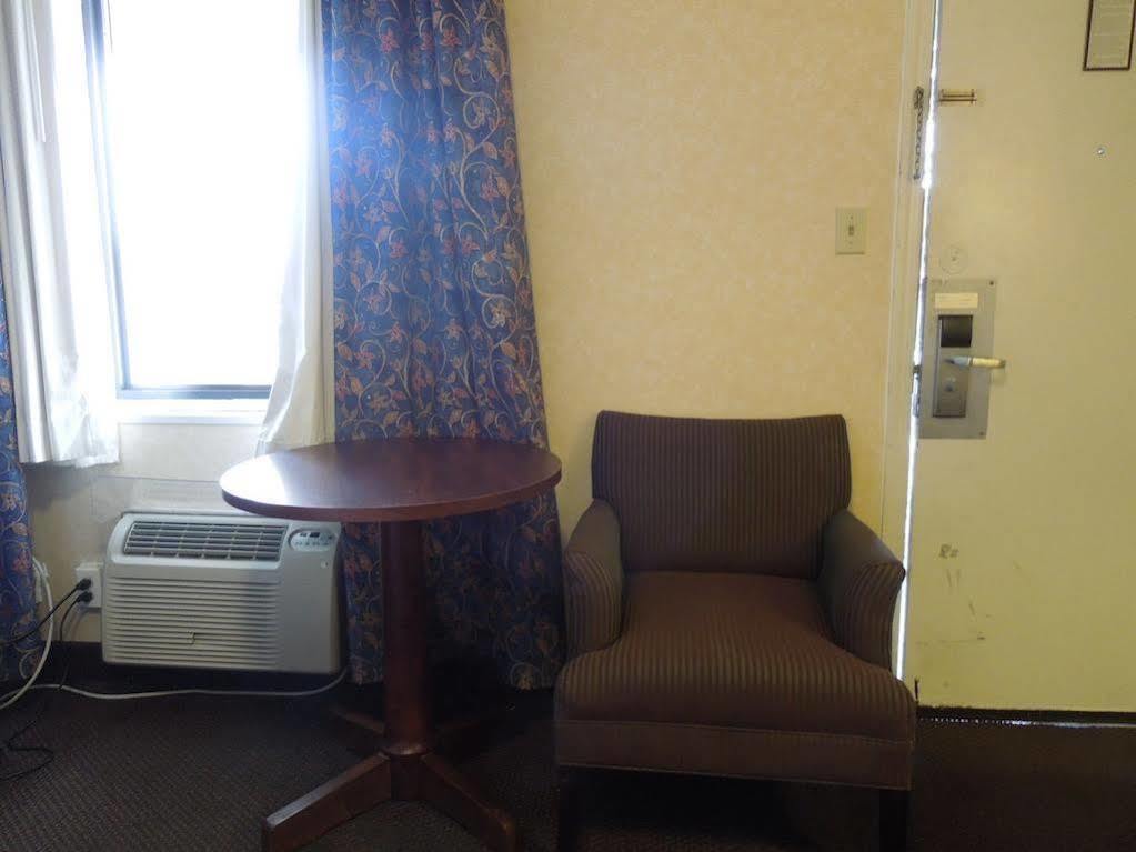 Budget Inn Falls Church Extérieur photo